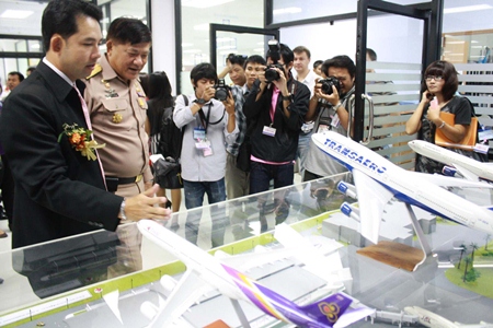 Mayor Itthiphol Kunplome checks out the artist’s model of the new passenger terminal for U-Tapao-Pattaya International Airport.